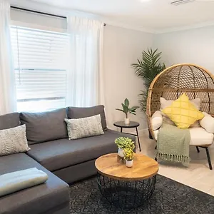  Holiday home Tranquil & Fully Renoveted Near Busch Gardens